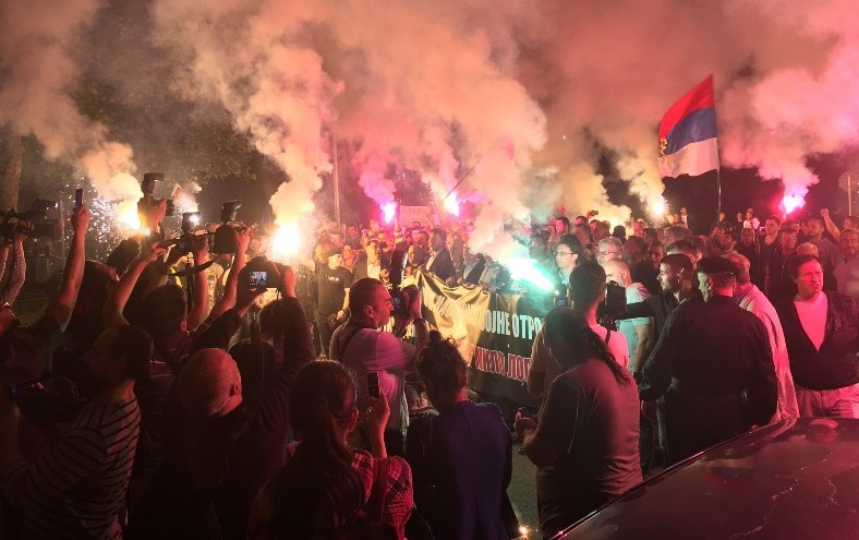 Протест присталица Демократског фронта у Подгорици: У Влади издајничка опозиција!